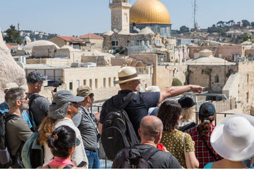 Tour group with guide overlooking the Dome of the Rock